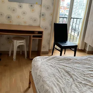  Séjour chez l'habitant Chambre Spacieuse Et Confortable Il Y A Un Ascenseur Et Idealement Situe